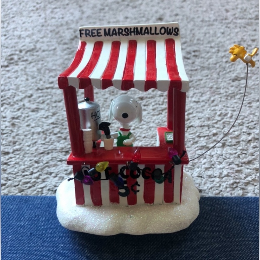 Peanuts Snoopy Hot Cocoa Stand in Red, White and Green.